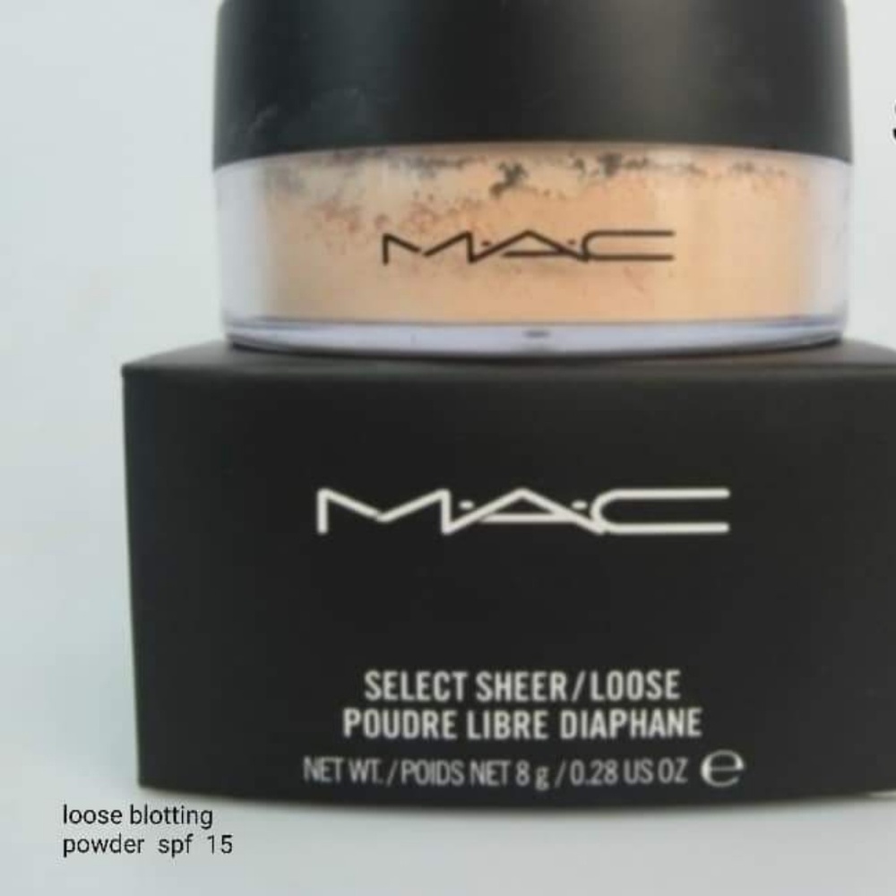 MAC loose blotting powder